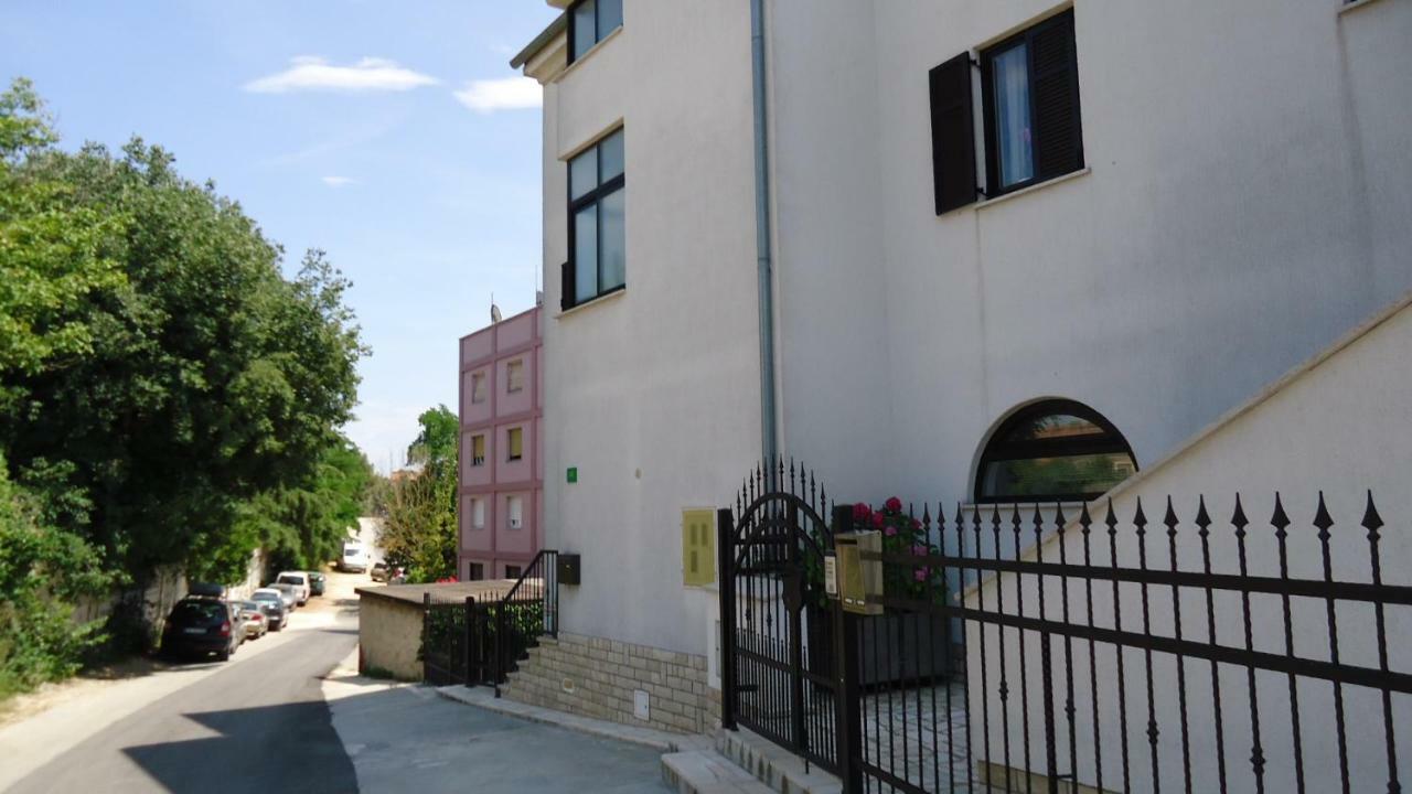 Apartments Ruzica Pula Exterior photo